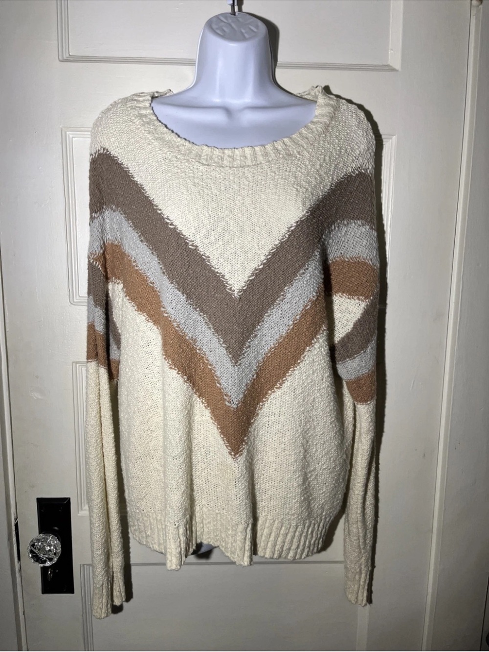 Women’s Sweater Size Medium Daytrip Cream Chevron Knit Striped